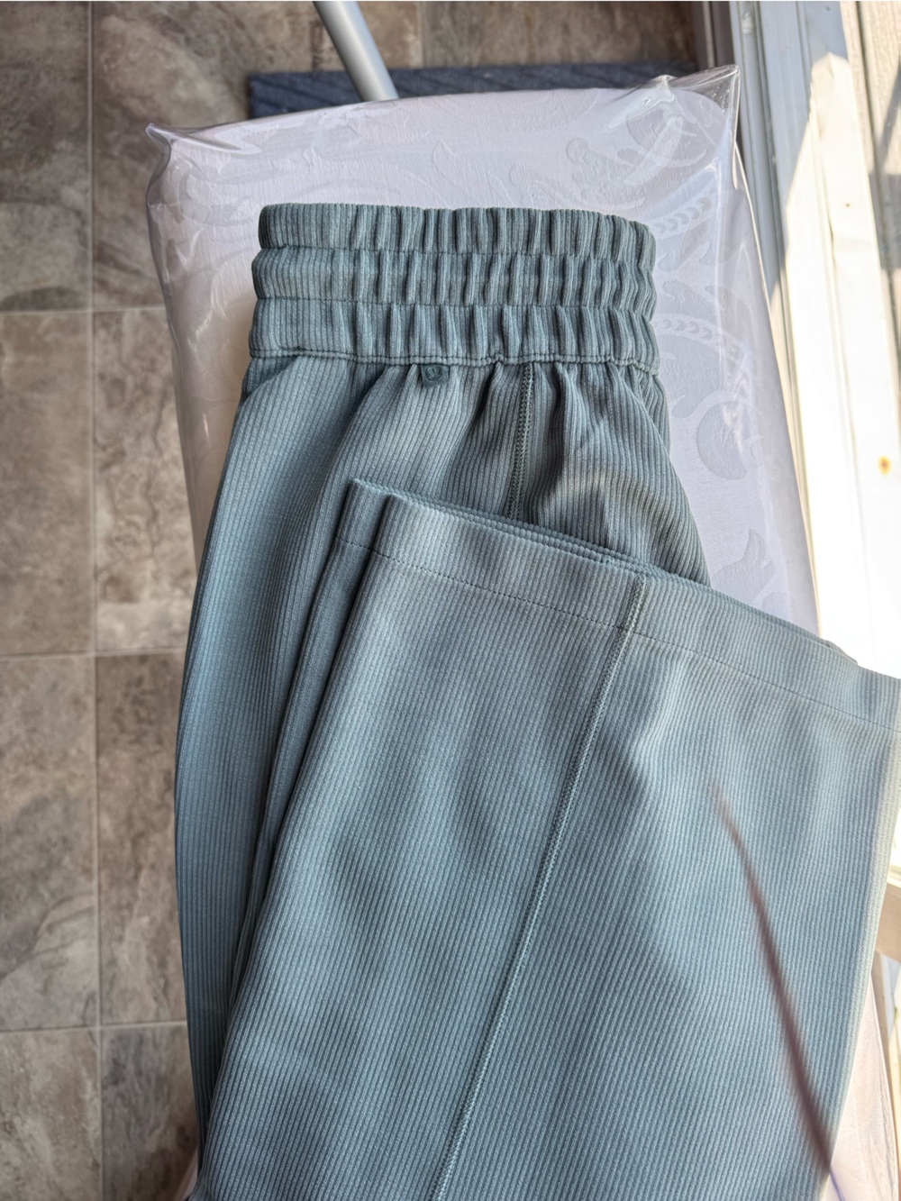 Lululemon green softstreme ribbed crop pants